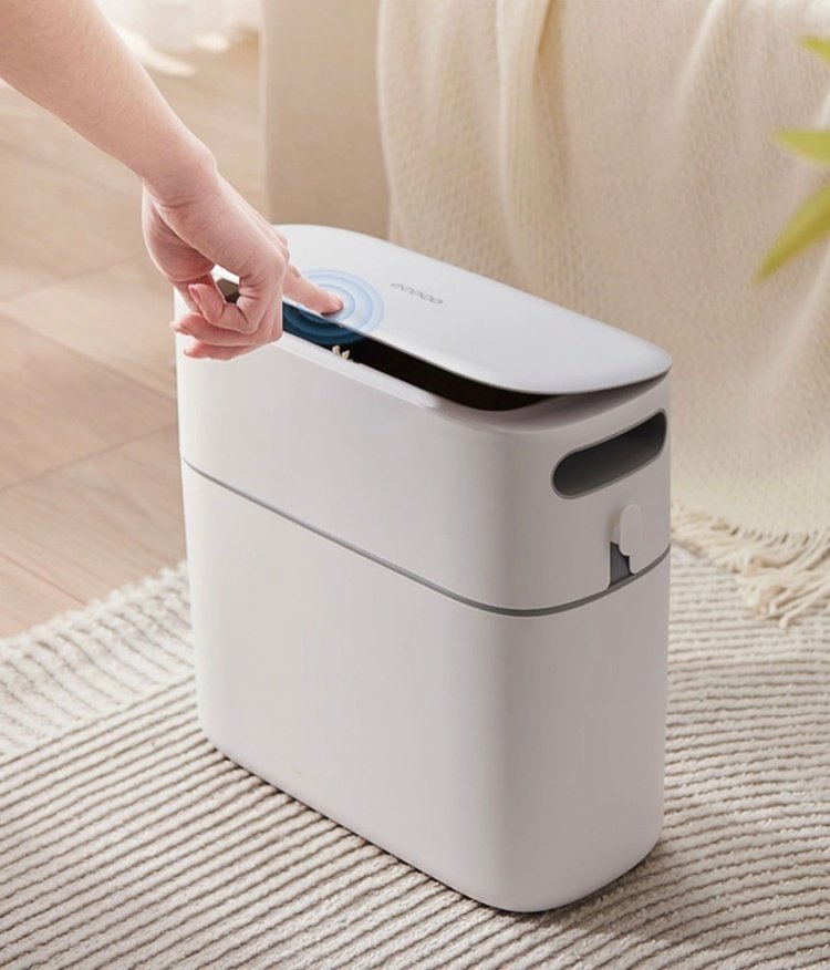 Narrow trash can